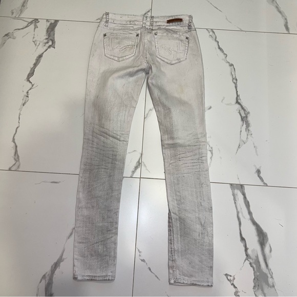 Almost Famous low rise white fade wash denim jeans - Picture 2 of 4